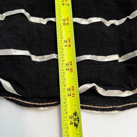 Velzera Black with Cream Embroidery Flowy Wide Sleeve Tunic Size Medium NEW - Picture 9 of 10